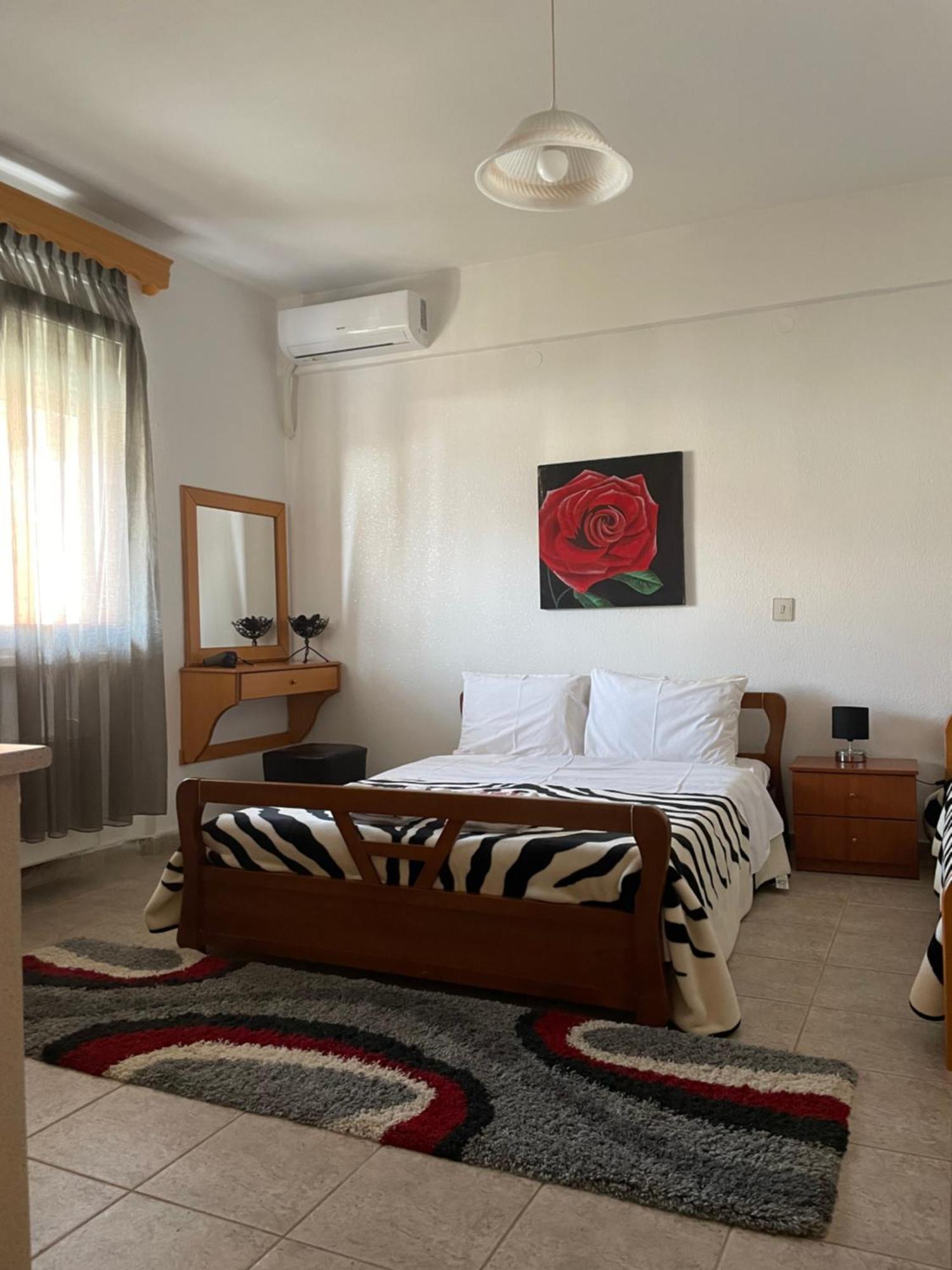 Voras Apartments Káto Loutrákion Екстериор снимка
